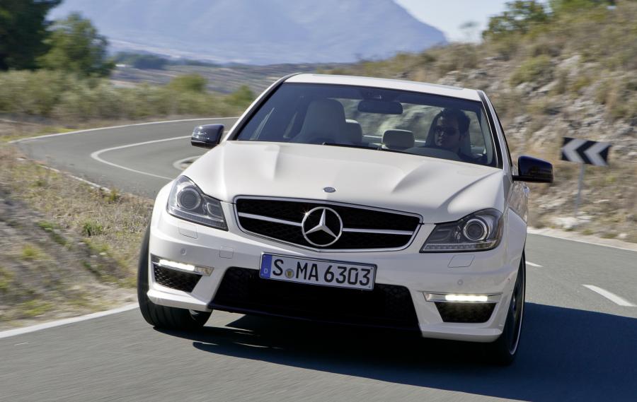  Mercedes-Benz C63 AMG 2011 года  (фото 15 из 25)